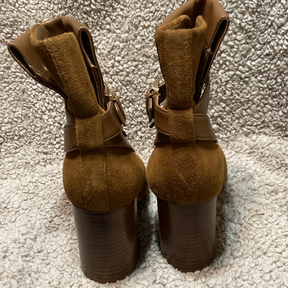 Michael Kors Ankle Boots Suede Tan/Brown w/ankle wrap straps & Gold Metal Studs - Picture 5 of 14